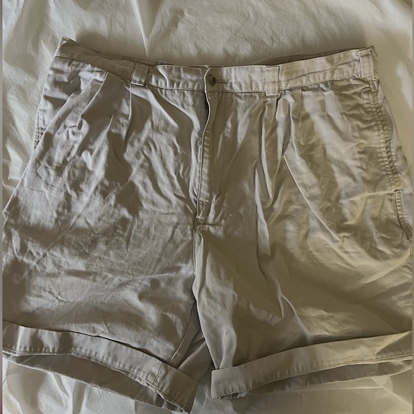 🔥5/$10🔥 EUC PERRY ELLIS men’s khaki shorts - Picture 1 of 4